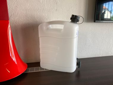 Bidon d'eau fraîche combiné avec bec verseur et robinet de vidange, capacité 20 litres
