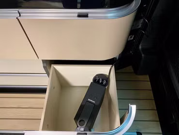 Machine à café à capsule Nespresso modifiée pour notre onduleur 230V dans le Marco Polo et autres véhicules de camping (env. 720 watts max.)
