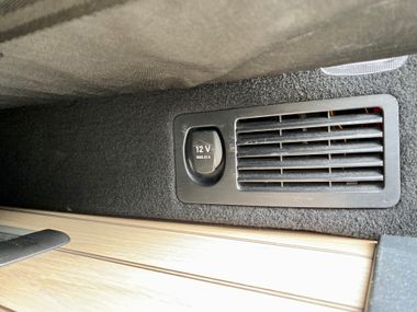 12 Volt Steckdose im Fond neben Heckklappe im Mercedes Marco Polo in Seitenverkleidung an Aufbaubatterie Dauerstrom - inkl. Einbau Mercedes Marco Polo Zubehör Shop Fachwerkstatt 1sternehotel alles für den Mercedes Marco Polo 12 Volt Dose in Fond (neben Heckklappe) im Mercedes-Benz Marco Polo an Aufbaubatterie Dauerstrom - inkl. Einbau