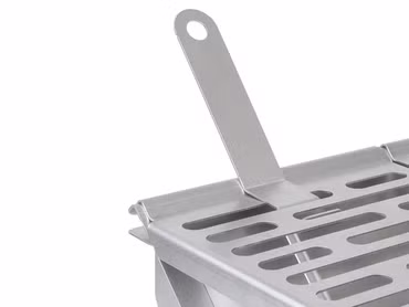 Grill mit stabilen Boden und großer Grillfläche von Front Runner, kann auch als Feuerstelle verwendet werden