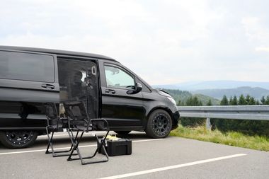 Camping Lounge Chair Set von Front Runner für Mercedes Benz Marco Polo und andere Campingbusse Camping Stuhl Zubehörset und Aufbewahrungsbox Wolf Pack Front Runner Camping Lounge Chair Set von Front Runner, bestehend aus 2x Stuhl und 2x Wolf Pack Pro